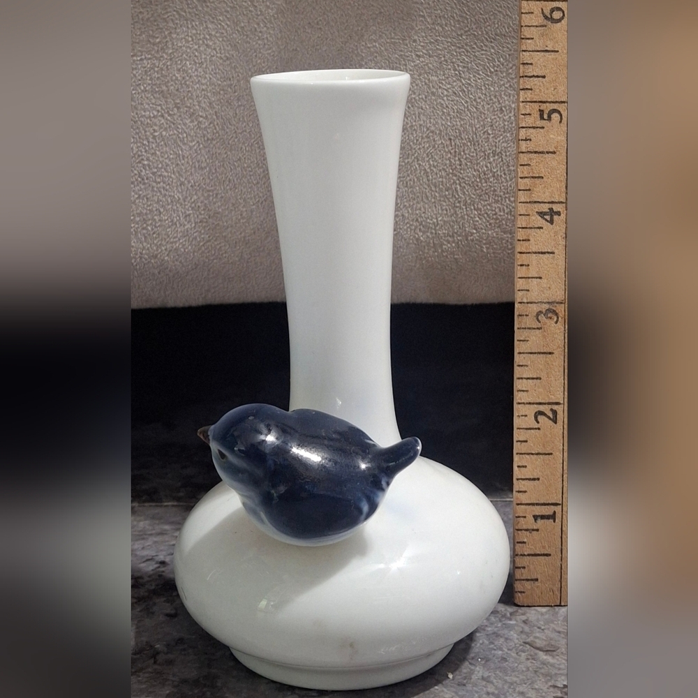 Bone China 5.25" Vase w/ attached bluebird Artistic Gifts made in Taiwan.